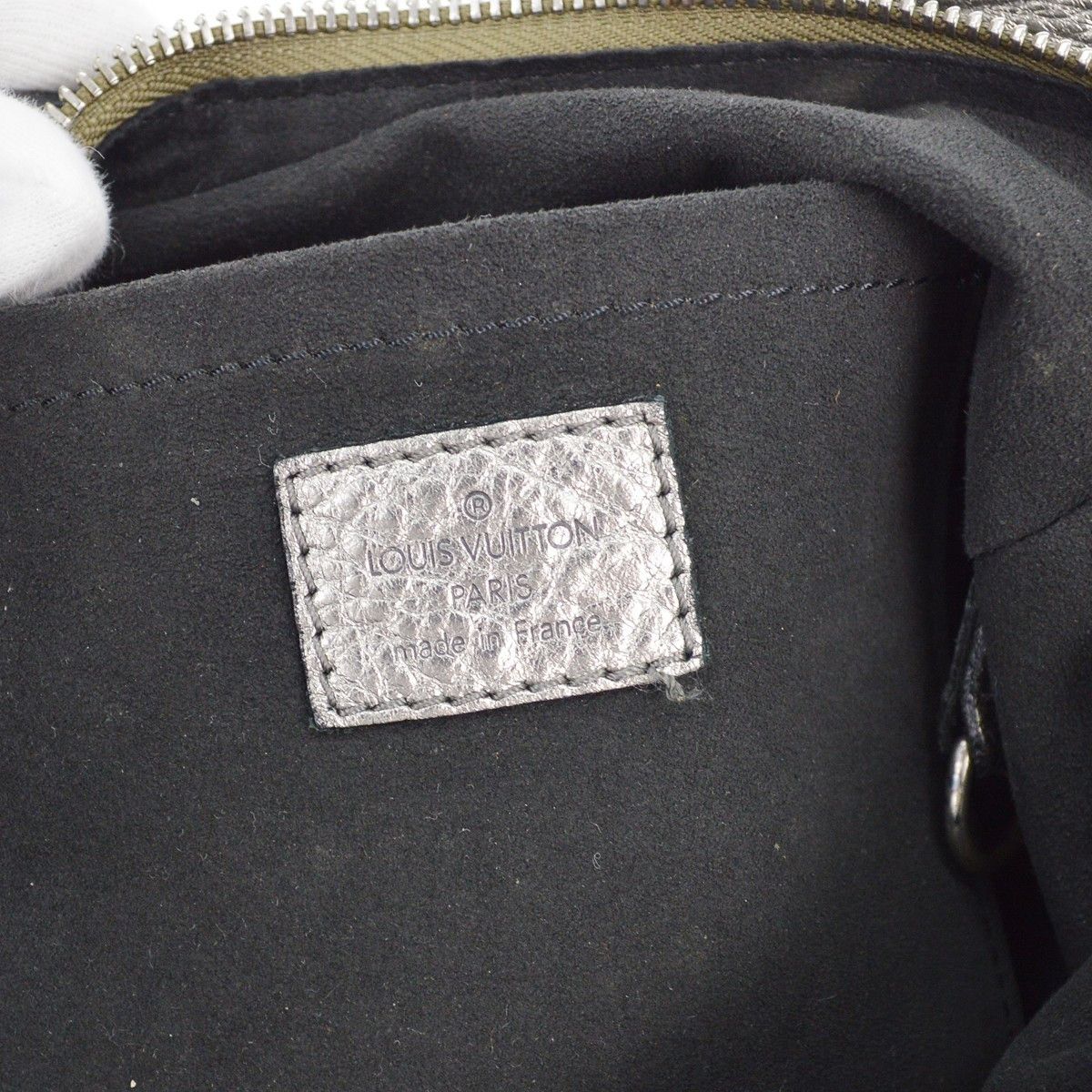 Louis Vuitton Louis Vuitton XS Crossbody Bag Mahina Leather Size ONE SIZE - 4 Thumbnail