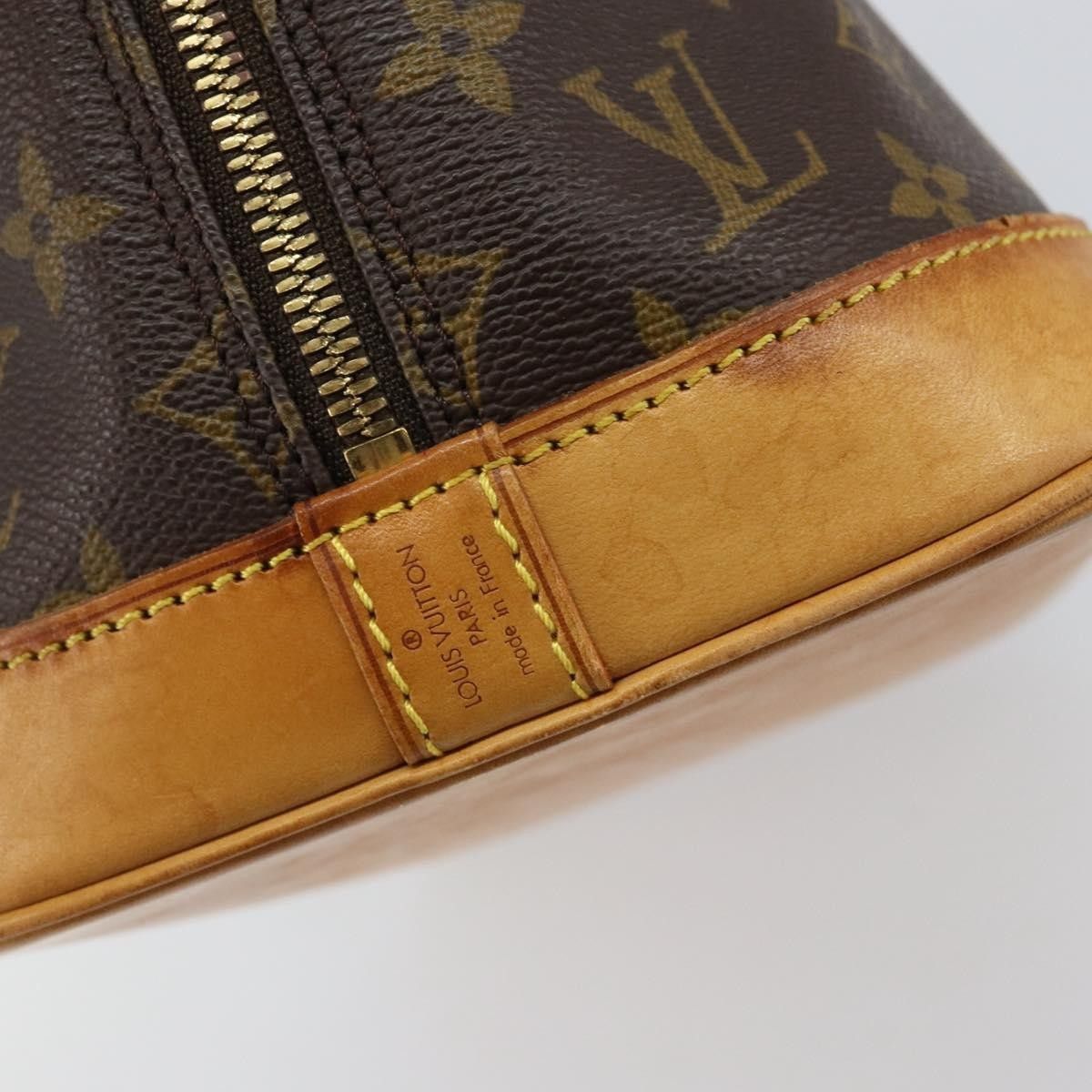 Louis Vuitton Louis Vuitton Alma Handbag Monogram Canvas Size ONE SIZE - 6 Thumbnail