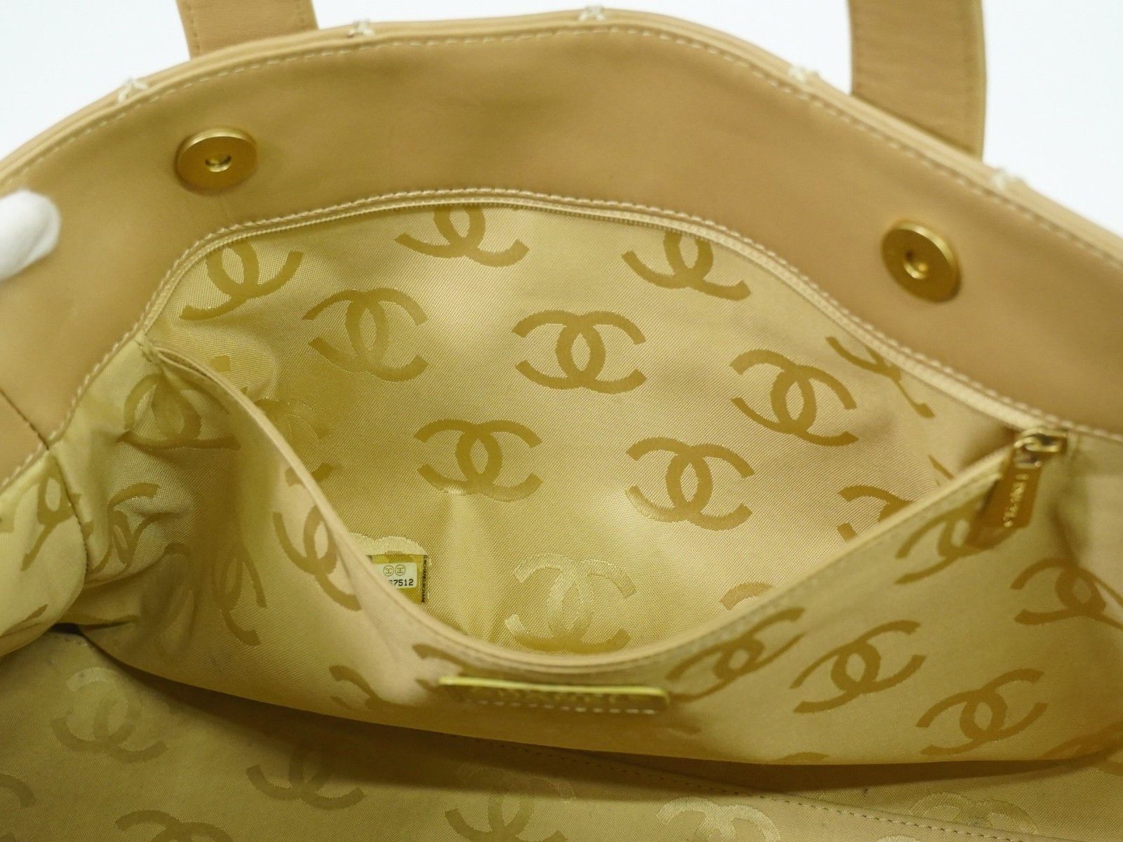 Chanel Chanel Surpique Tote Quilted Leather Size ONE SIZE - 18 Thumbnail