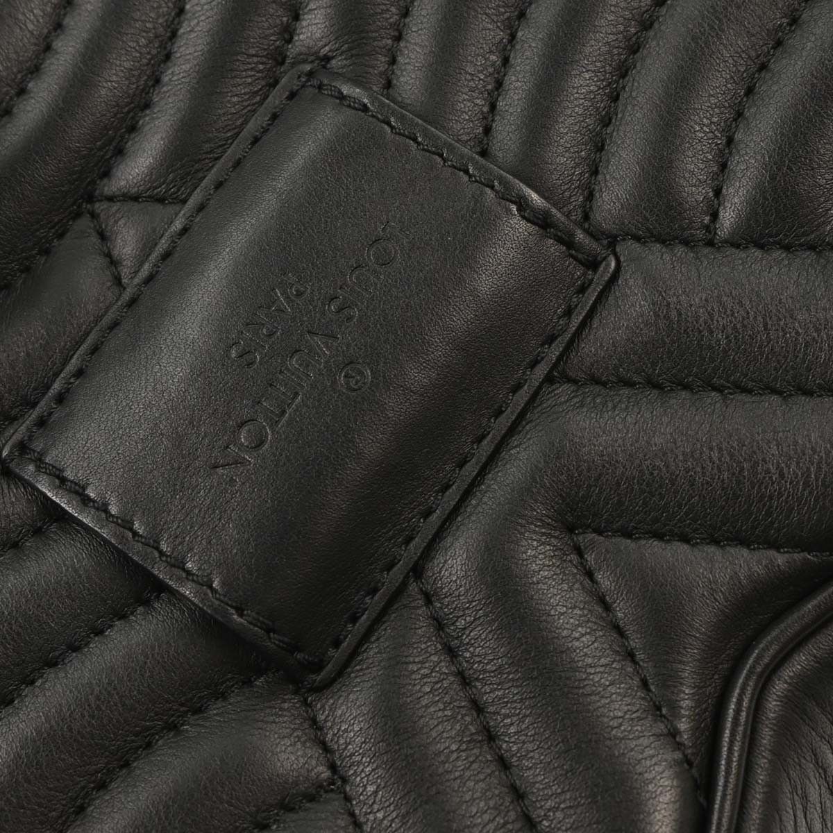 Louis Vuitton Louis Vuitton New Wave Heart Crossbody Bag Quilted Leather Size ONE SIZE - 10 Thumbnail