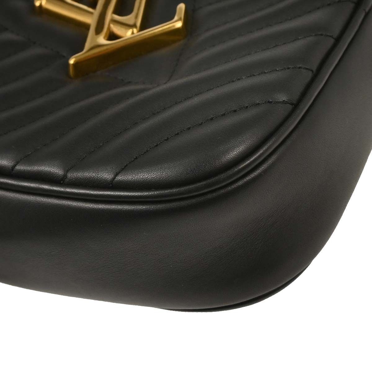 Louis Vuitton Louis Vuitton New Wave Heart Crossbody Bag Quilted Leather Size ONE SIZE - 7 Thumbnail