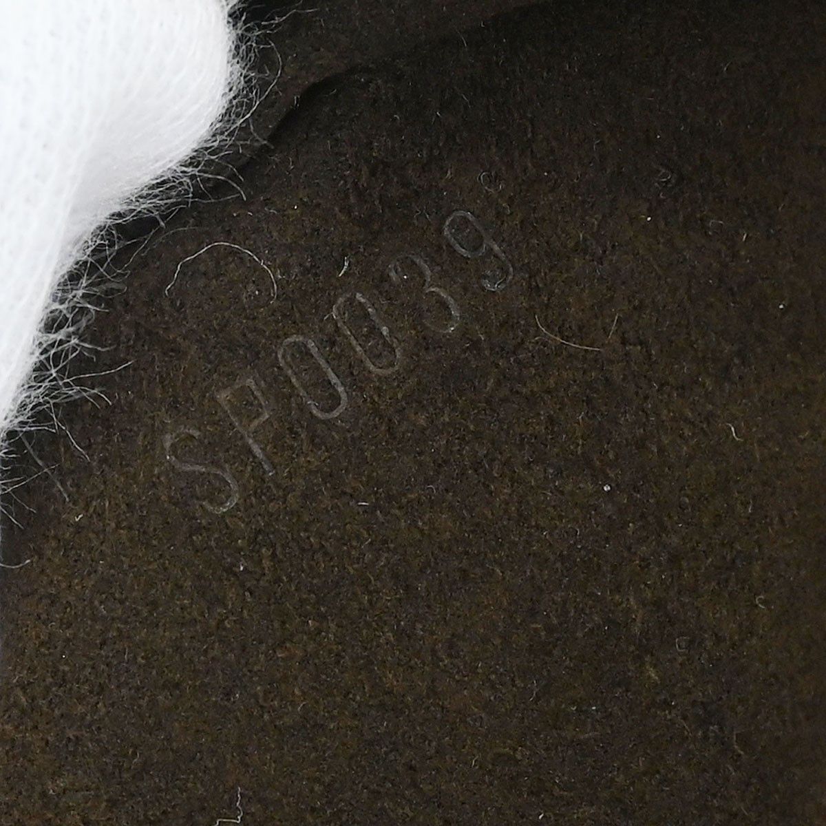 Louis Vuitton Louis Vuitton L Hobo Mahina Leather Size ONE SIZE - 5 Thumbnail