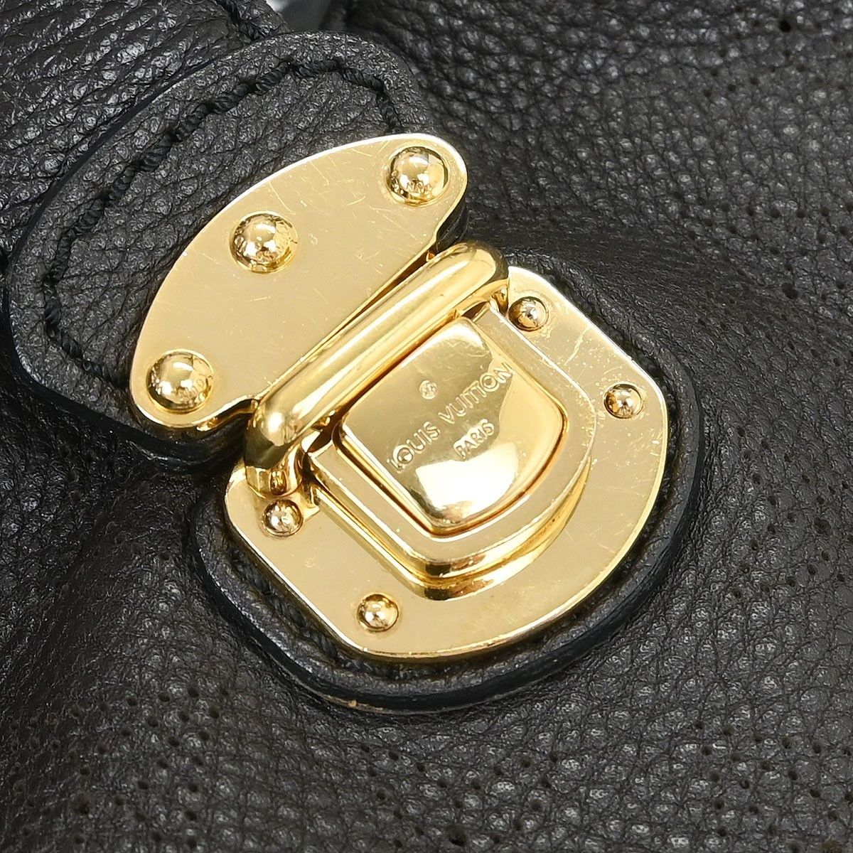 Louis Vuitton Louis Vuitton L Hobo Mahina Leather Size ONE SIZE - 10 Thumbnail