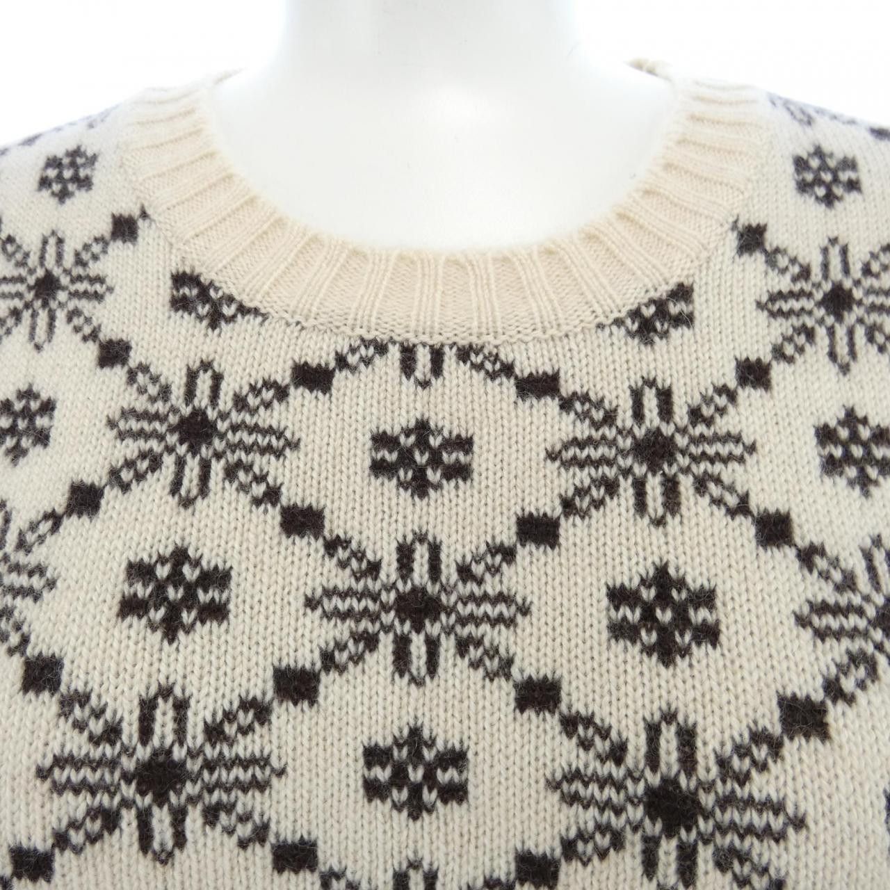 Chanel Chanel Chanel P52856K06870 100% Cashmere Knit Others Tops P52856K06870 DUTY FREE for USA Size ONE SIZE - 5 Thumbnail