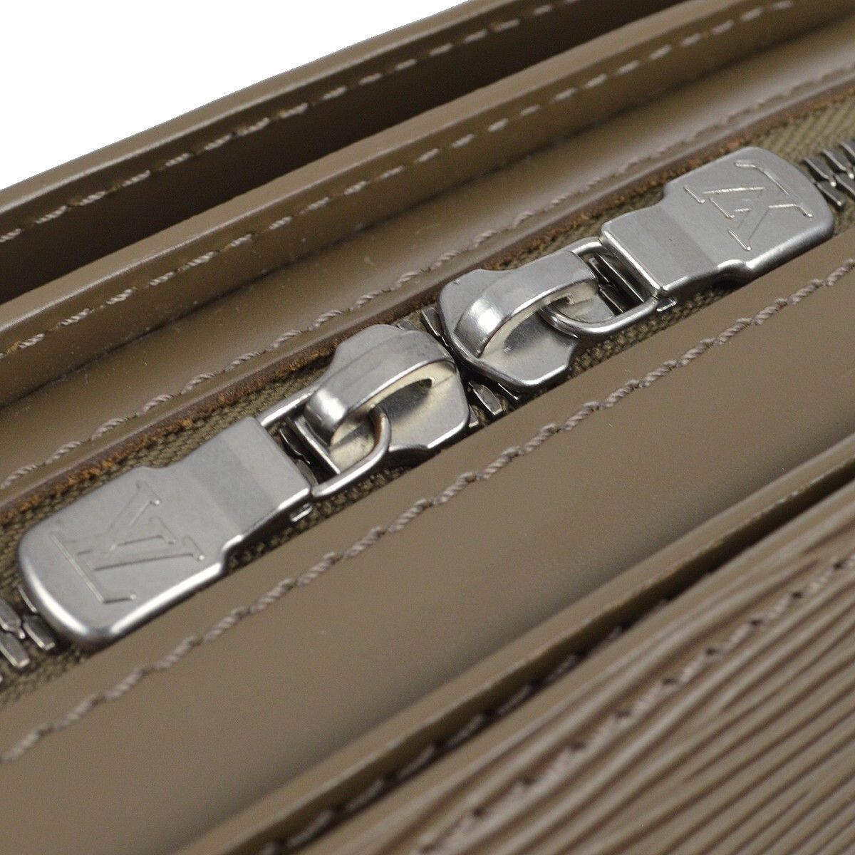 Louis Vuitton Louis Vuitton Pont Neuf Handbag Epi Leather Size ONE SIZE - 9 Thumbnail