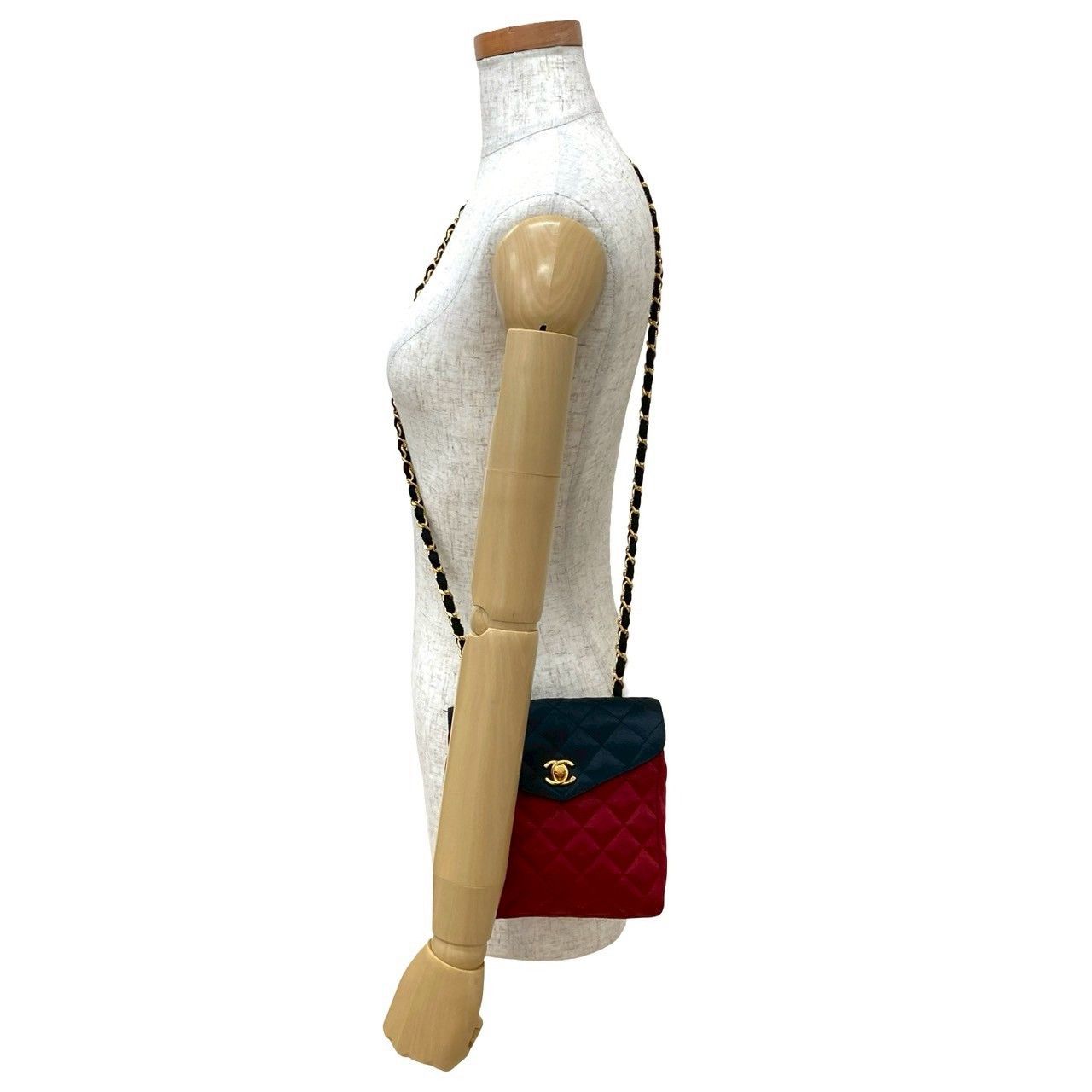 Chanel Chanel Chanel Matelassé Satin Shoulder Bag Others Shoulder Bag DUTY FREE for USA Size ONE SIZE - 3 Thumbnail