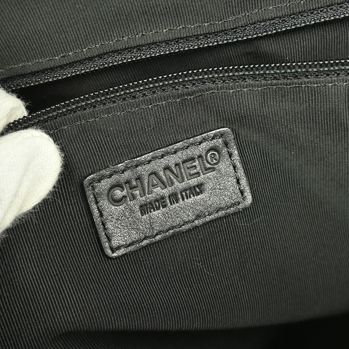 Chanel Chanel Surpique Zip Around Satchel Quilted Leather Size ONE SIZE - 4 Thumbnail