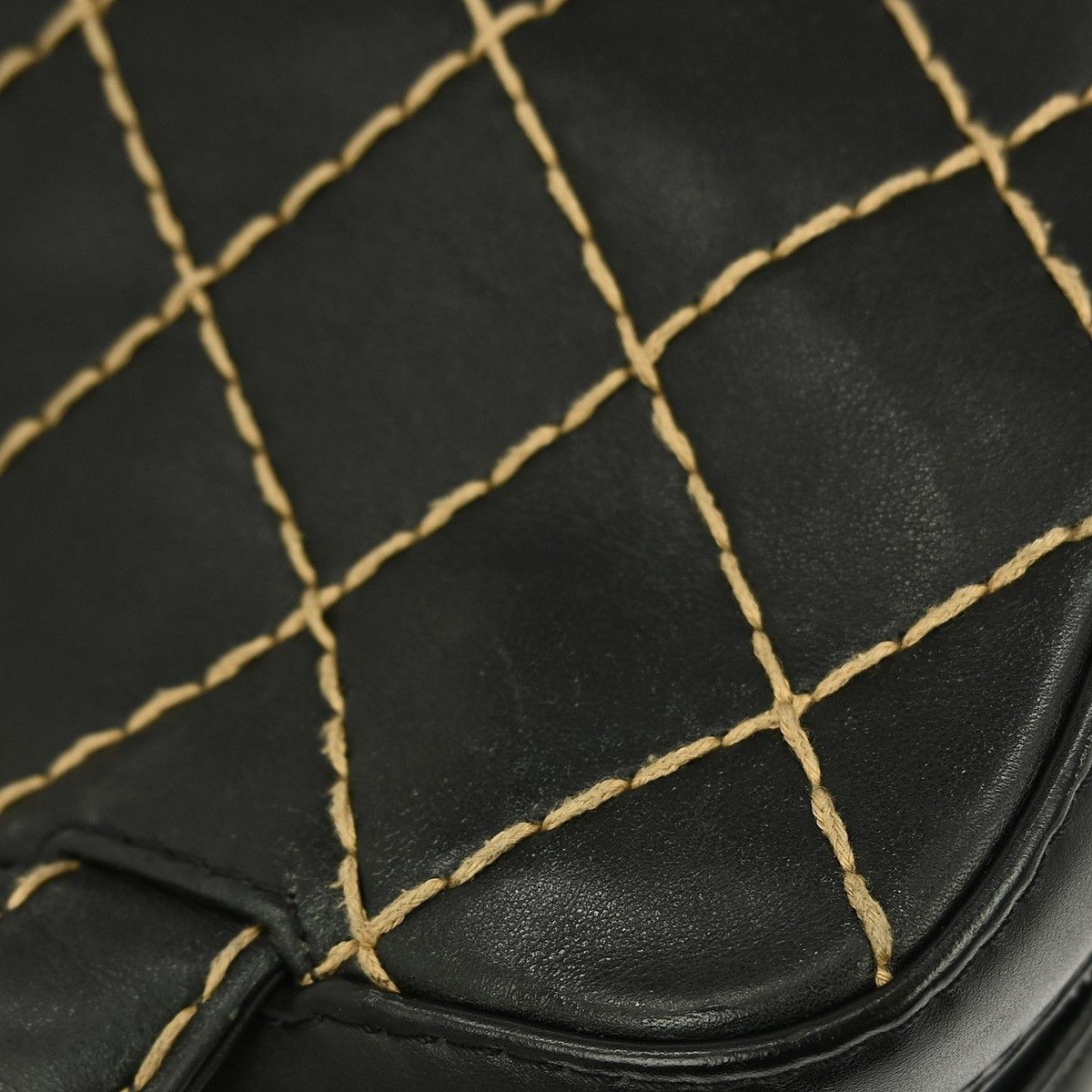 Chanel Chanel Surpique Zip Around Satchel Quilted Leather Size ONE SIZE - 9 Thumbnail