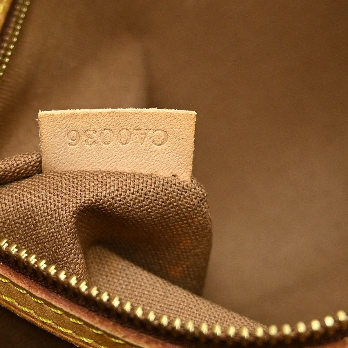 Louis Vuitton Louis Vuitton Batignolles Handbag Monogram Canvas Size ONE SIZE - 5 Thumbnail