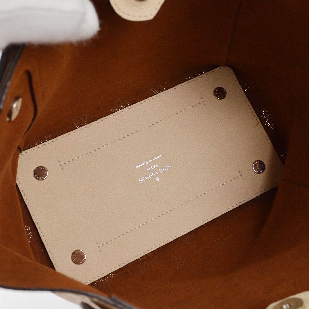 Louis Vuitton Louis Vuitton Hina Handbag Mahina Leather Size ONE SIZE - 4 Thumbnail