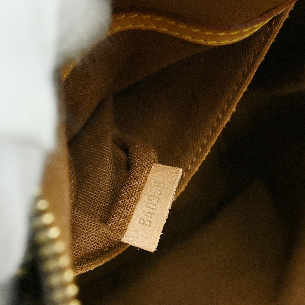 Louis Vuitton Louis Vuitton Alma Handbag Monogram Canvas Size ONE SIZE - 5 Thumbnail