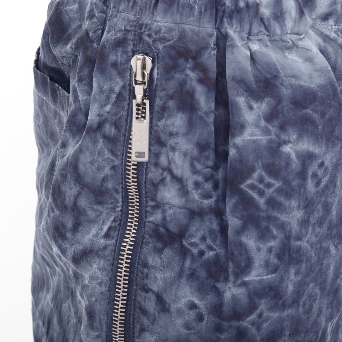 Louis Vuitton LOUIS VUITTON blue grey tie dye stencil effect monogram print shorts FR36 S Size 27" / US 4 / IT 40 - 2 Thumbnail