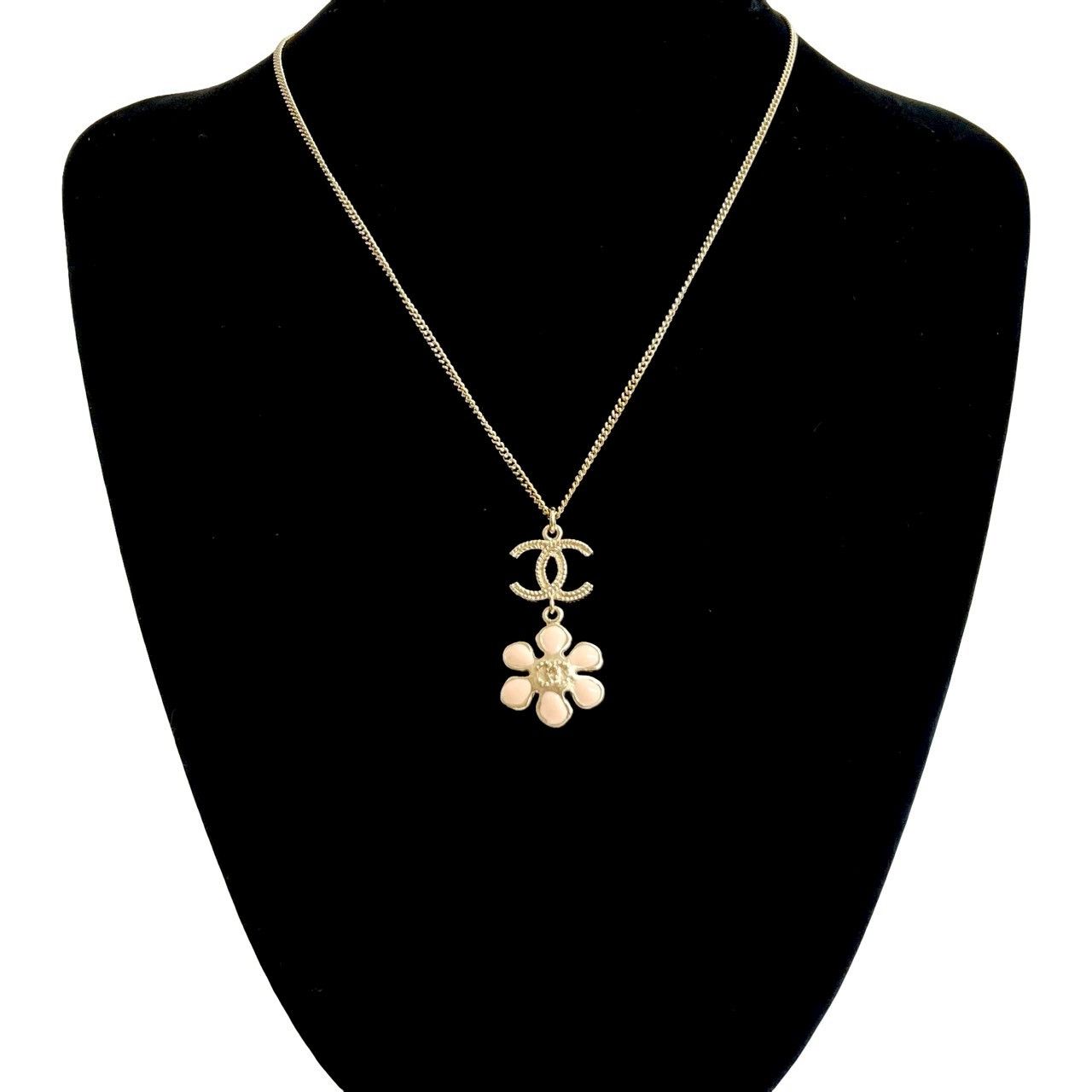 Chanel Chanel Chanel Coco Mark Flower Motif Necklace Metal Necklace DUTY FREE for USA Size ONE SIZE - 2 Thumbnail