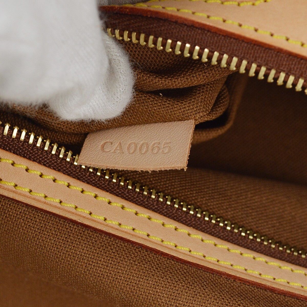 Louis Vuitton Louis Vuitton Abbesses Messenger Bag Monogram Canvas Size ONE SIZE - 5 Thumbnail