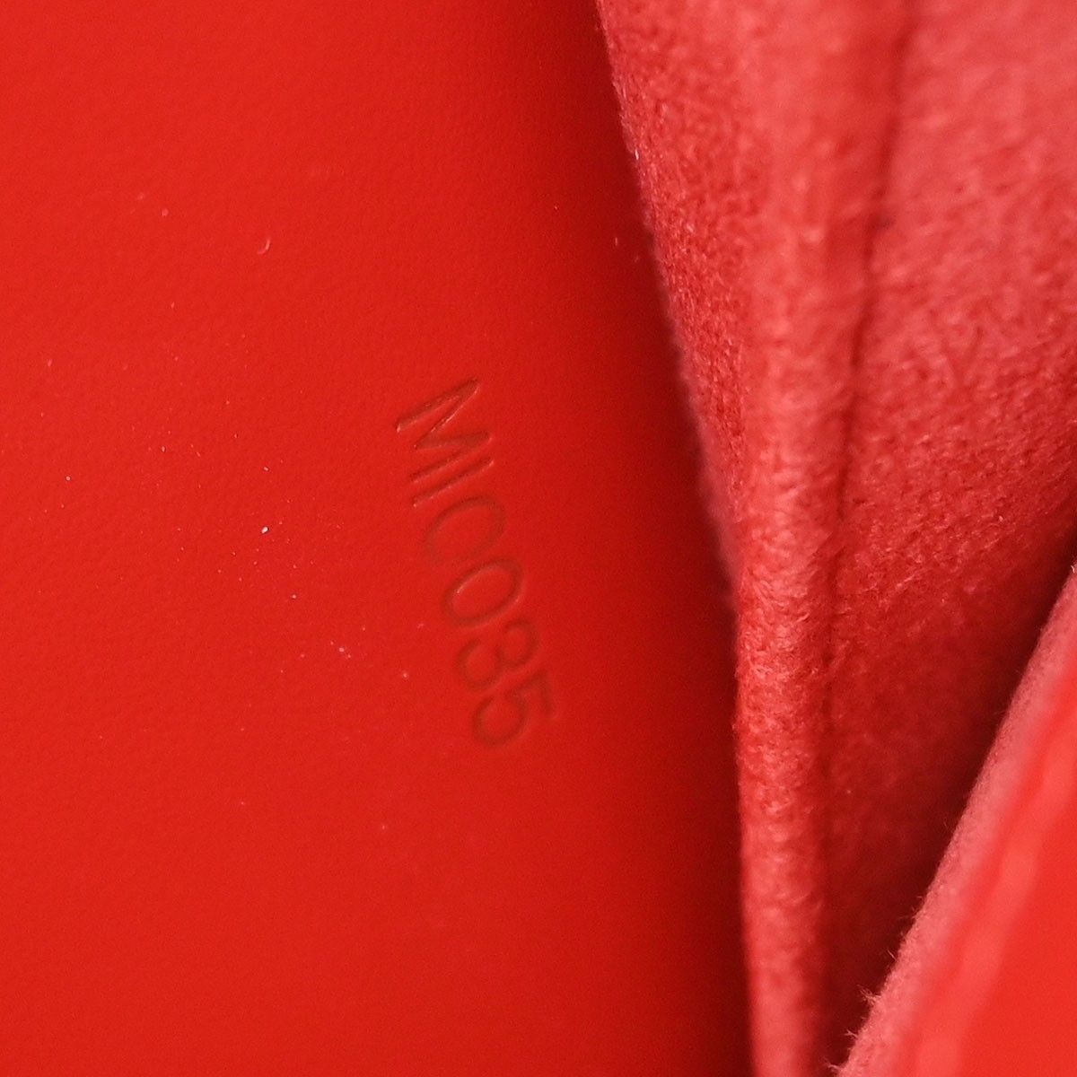 Louis Vuitton Louis Vuitton Pont Neuf Handbag Epi Leather Size ONE SIZE - 6 Thumbnail