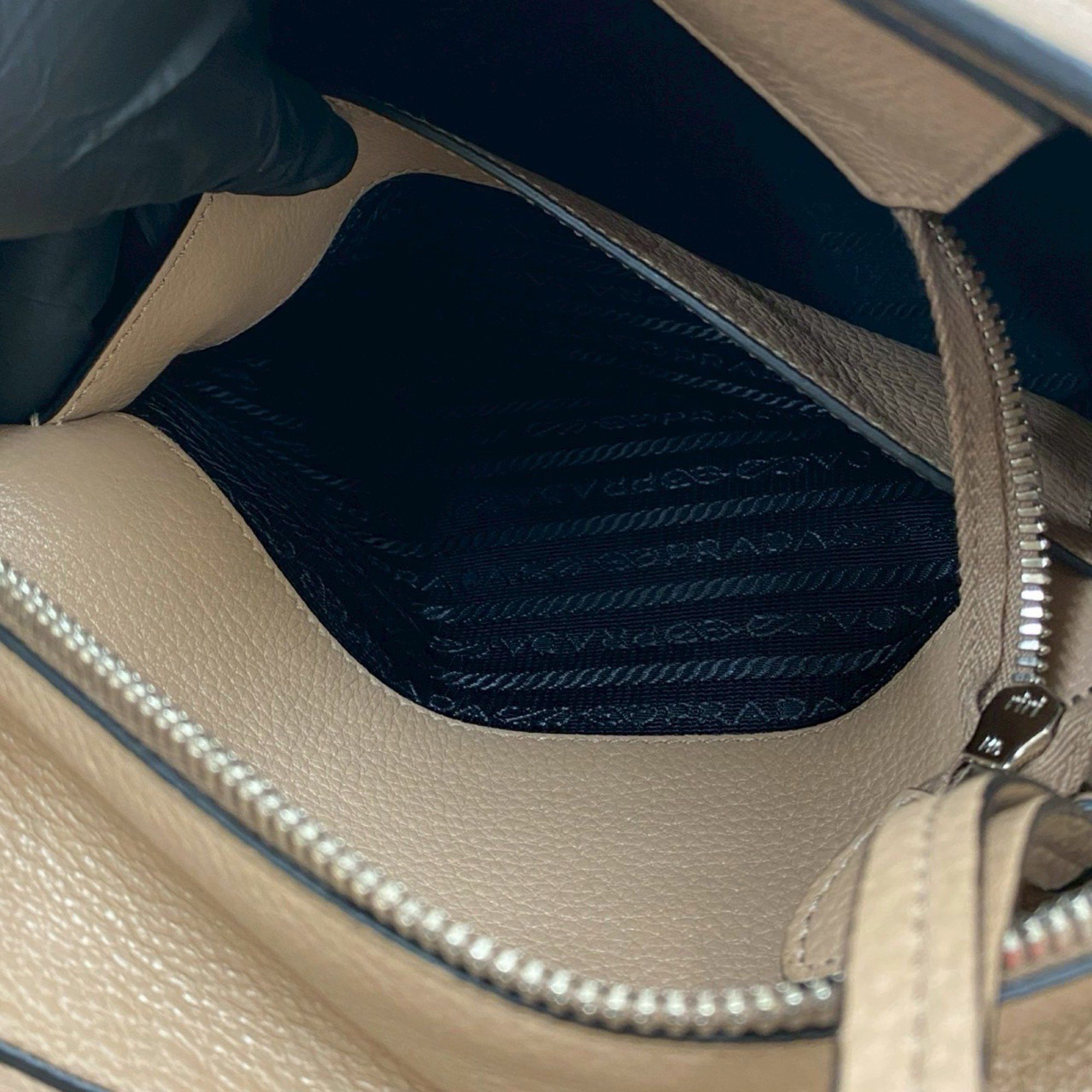 Prada Prada Logo Embossed Vitello Phoenix Leather Shoulder Bag/Sacoche/Pochette Beige 39599 Size ONE SIZE - 10 Thumbnail