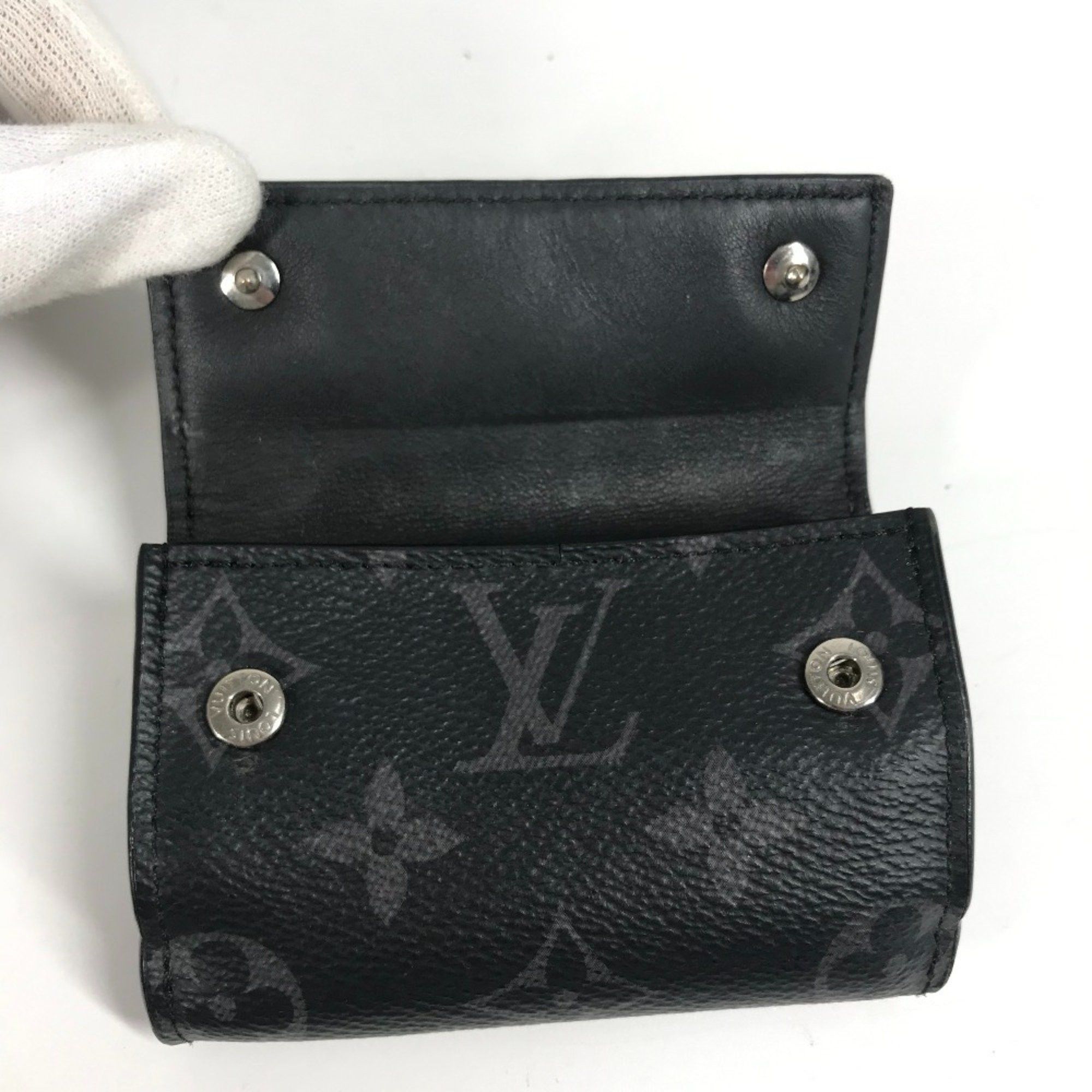 Louis Vuitton LOUIS VUITTON M45417 Monogram Eclipse Discovery Compact Wallet, Tri-fold Wallet in Canvas, Black, for Men and Women Size ONE SIZE - 14 Thumbnail