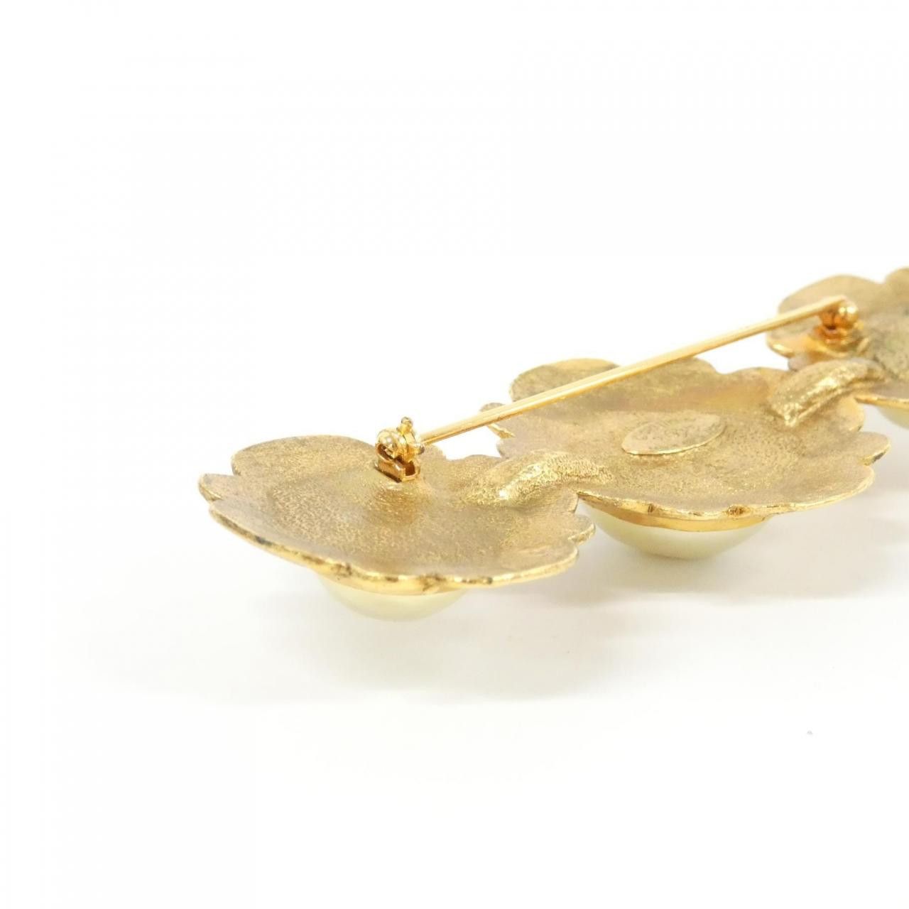 Chanel Chanel Chanel Faux Pearl Brooch Plastic Brooch DUTY FREE for USA Size ONE SIZE - 6 Thumbnail