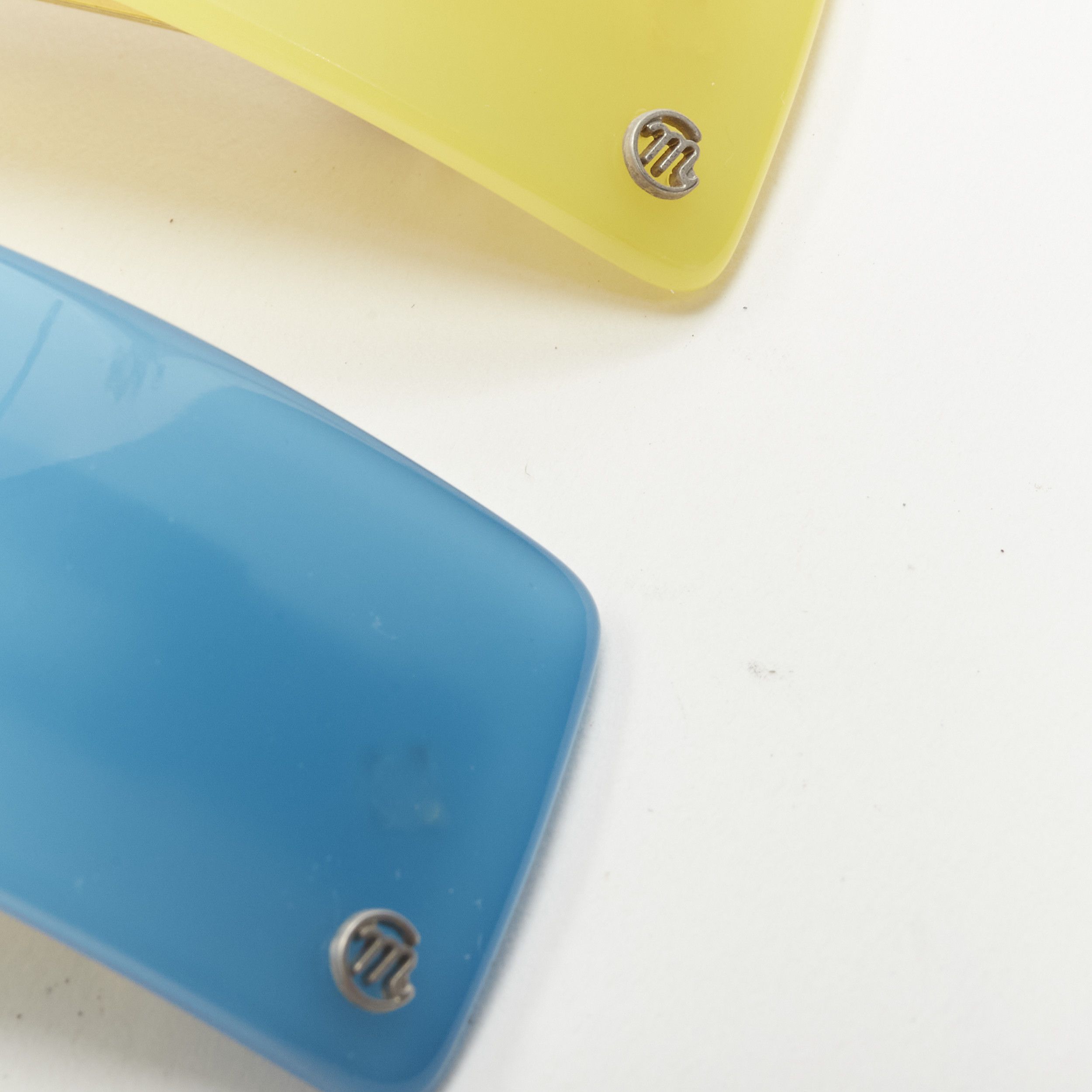 Other CHIC & MODE Alexandre Zouari color block shiny surface logo acrylic clips X3 Size ONE SIZE - 2 Thumbnail