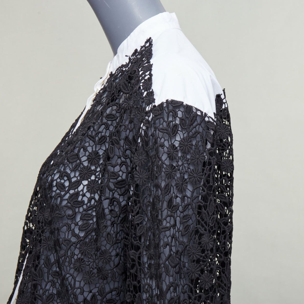 JW Anderson JW ANDERSON black white cotton floral lace insert dress shirt UK8 S Size S / US 4 / IT 40 - 2 Thumbnail