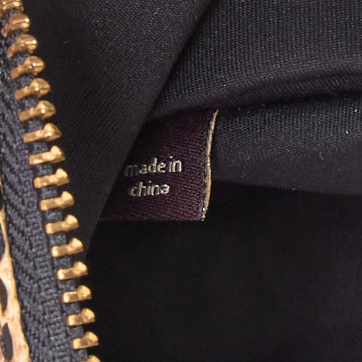 Other KOTUR cream black scaled leather gold zip charm pouch clutch bag Size ONE SIZE - 9 Thumbnail