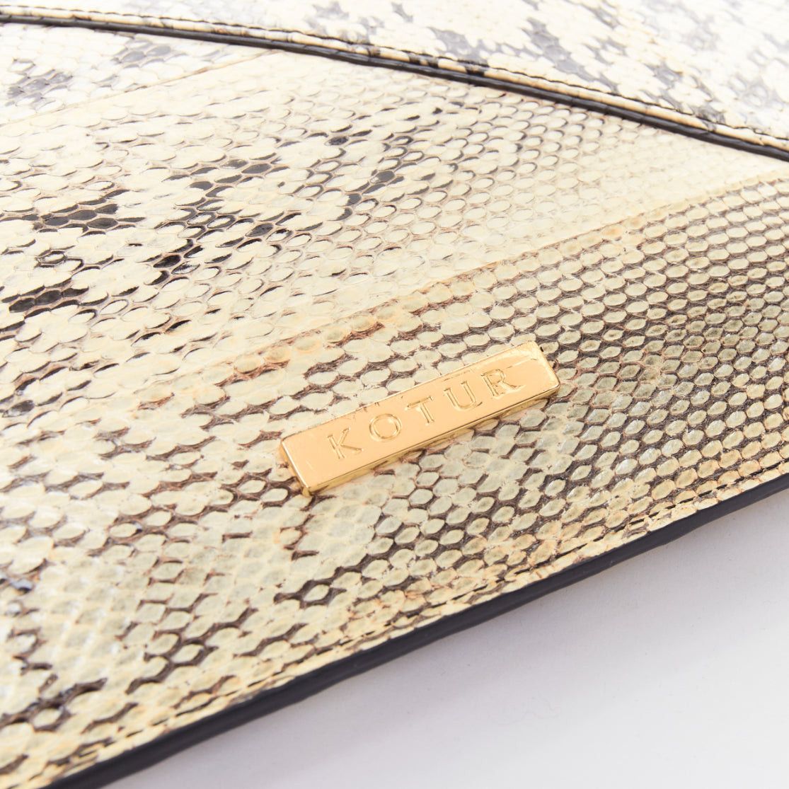 Other KOTUR cream black scaled leather gold zip charm pouch clutch bag Size ONE SIZE - 6 Thumbnail