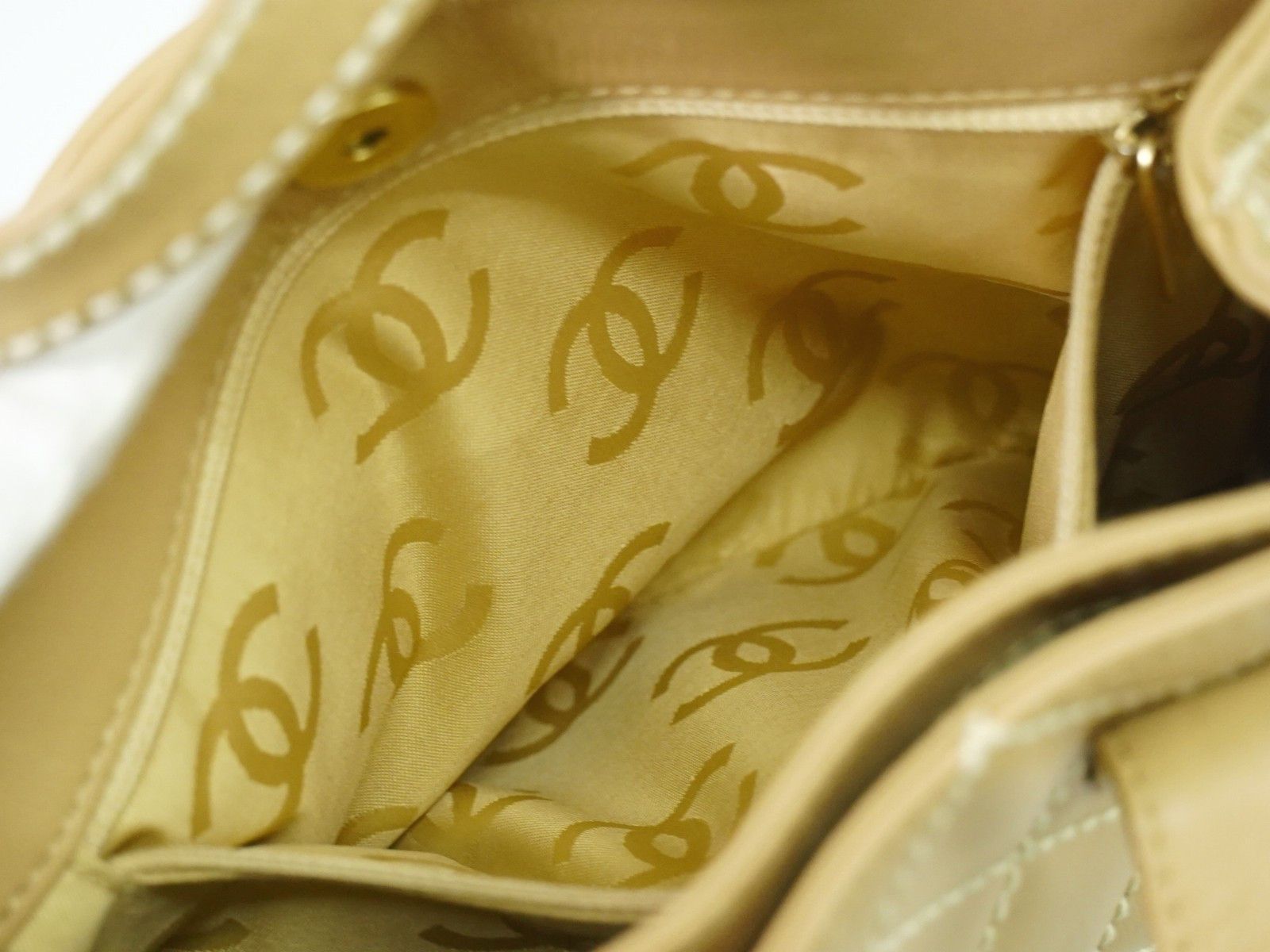 Chanel Chanel Surpique Tote Quilted Leather Size ONE SIZE - 20 Thumbnail