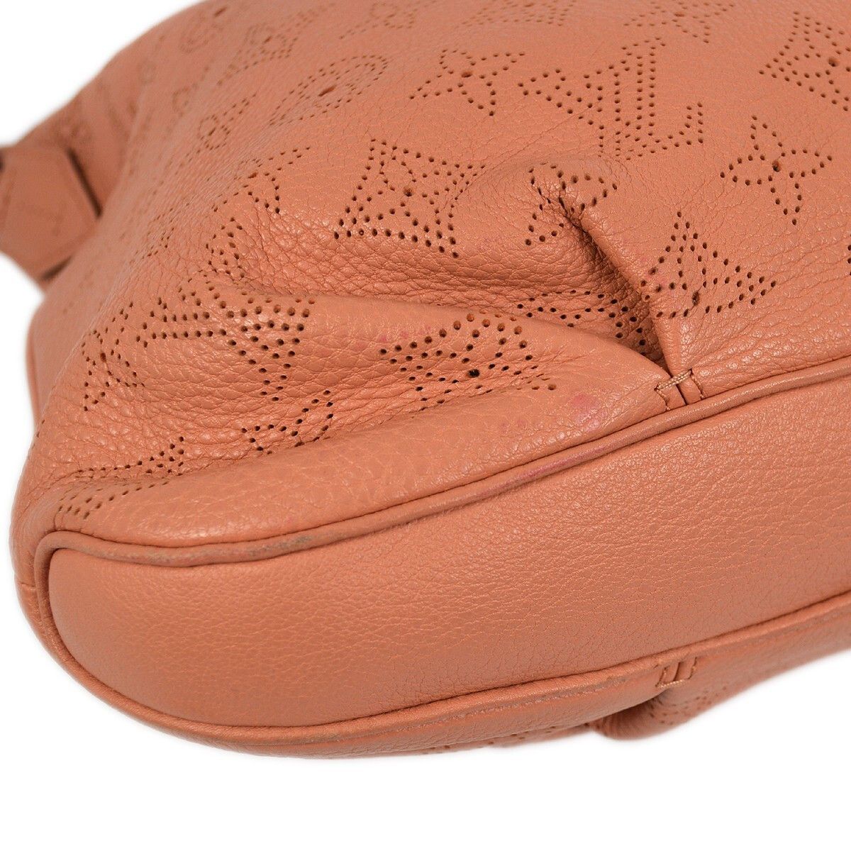 Louis Vuitton Louis Vuitton Selene Handbag Mahina Leather Size ONE SIZE - 7 Thumbnail