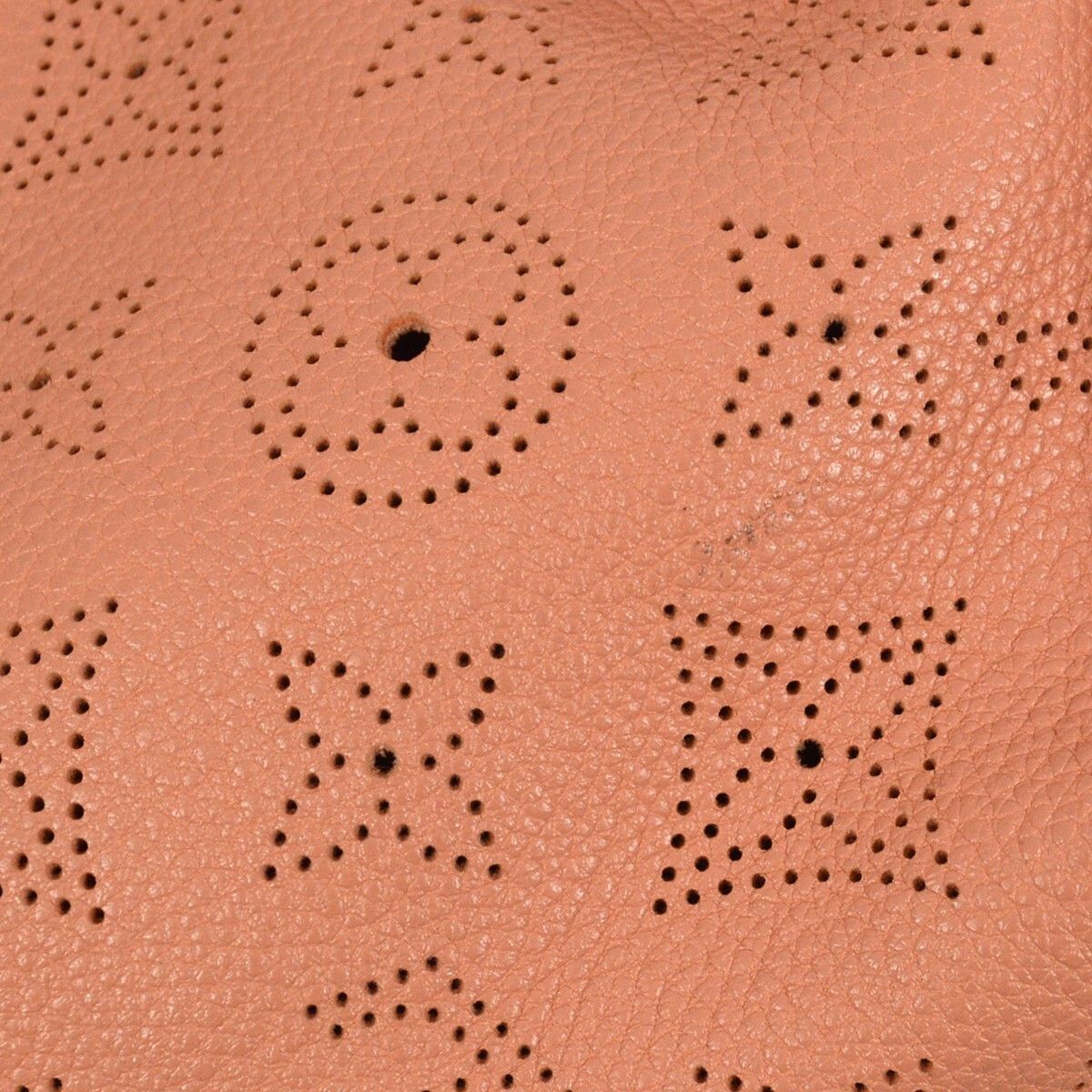 Louis Vuitton Louis Vuitton Selene Handbag Mahina Leather Size ONE SIZE - 9 Thumbnail