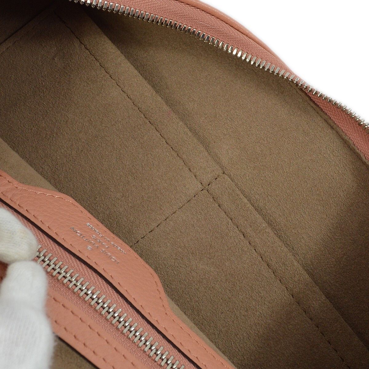 Louis Vuitton Louis Vuitton Selene Handbag Mahina Leather Size ONE SIZE - 3 Thumbnail