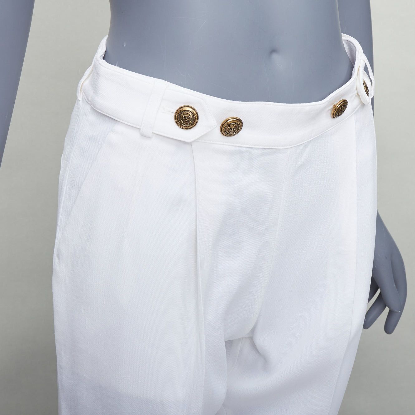 Philosophy di Lorenzo Serafini PHILOSOPHY white bronze crest buttons pleated tapered pants IT38 XS Size 26" / US 2 / IT 38 - 2 Thumbnail