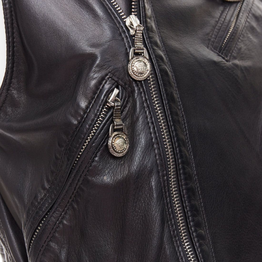 Versace GIANNI VERSACE 1994 Vintage leather medusa safety pin biker vest IT38 XS Size XS / US 0-2 / IT 36-38 - 9 Thumbnail