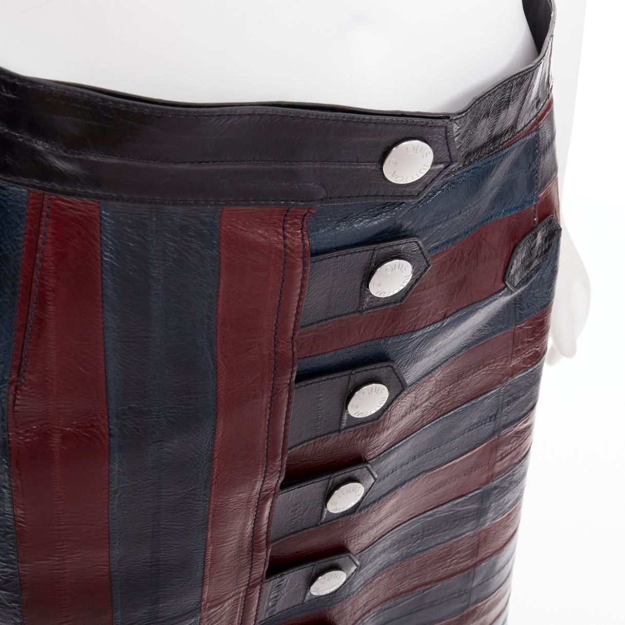 Louis Vuitton LOUIS VUITTON 2015 Runway burgundy navy eel leather patchwork skirt FR38 M Size 28" / US 6 / IT 42 - 7 Thumbnail