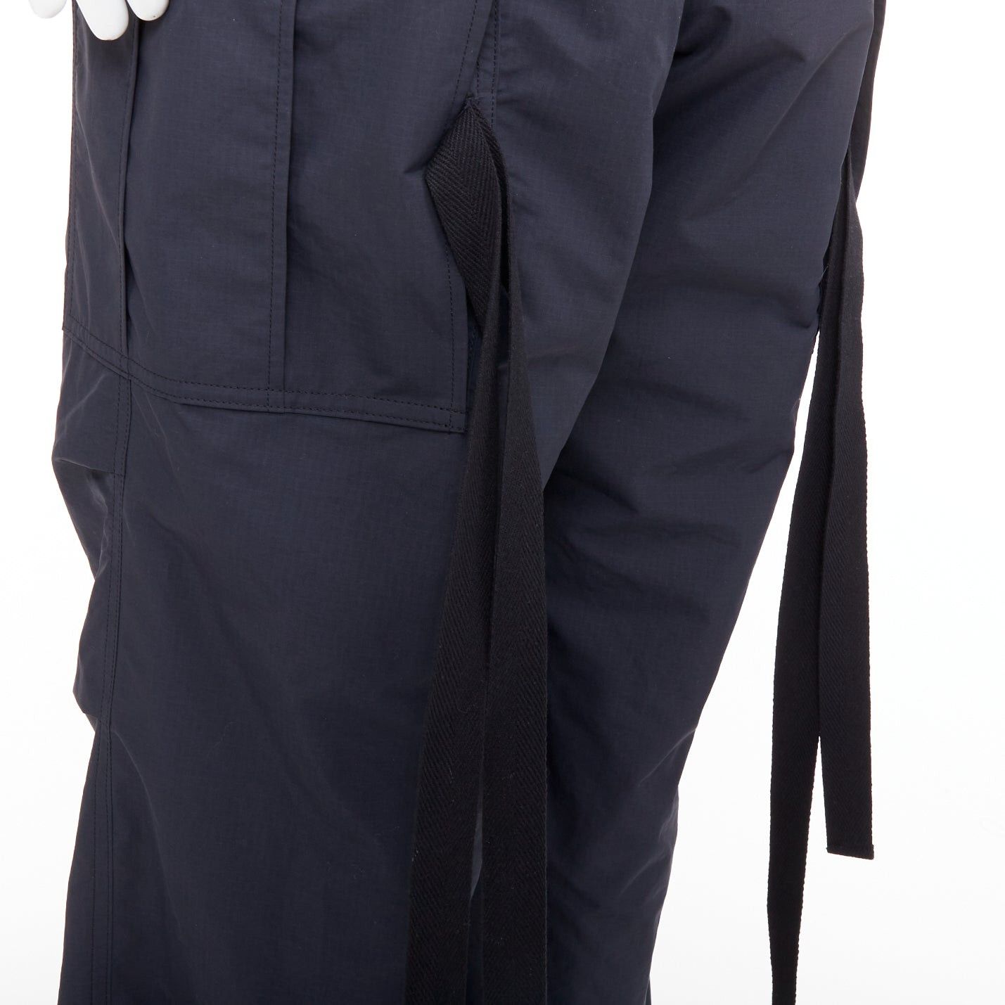 Sacai SACAI 2024 black nylon belted pocketed strapped cargo pocket pants JP2 M Size US 30 / EU 46 - 2 Thumbnail
