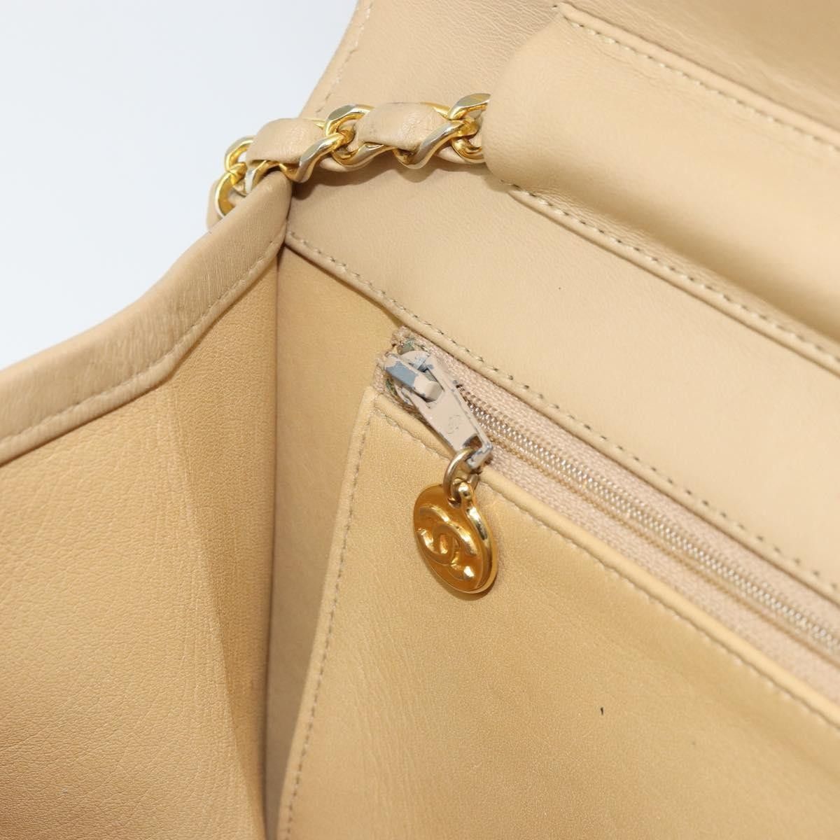 Chanel Chanel Vintage Clutch with Chain Quilted Leather Size ONE SIZE - 20 Thumbnail