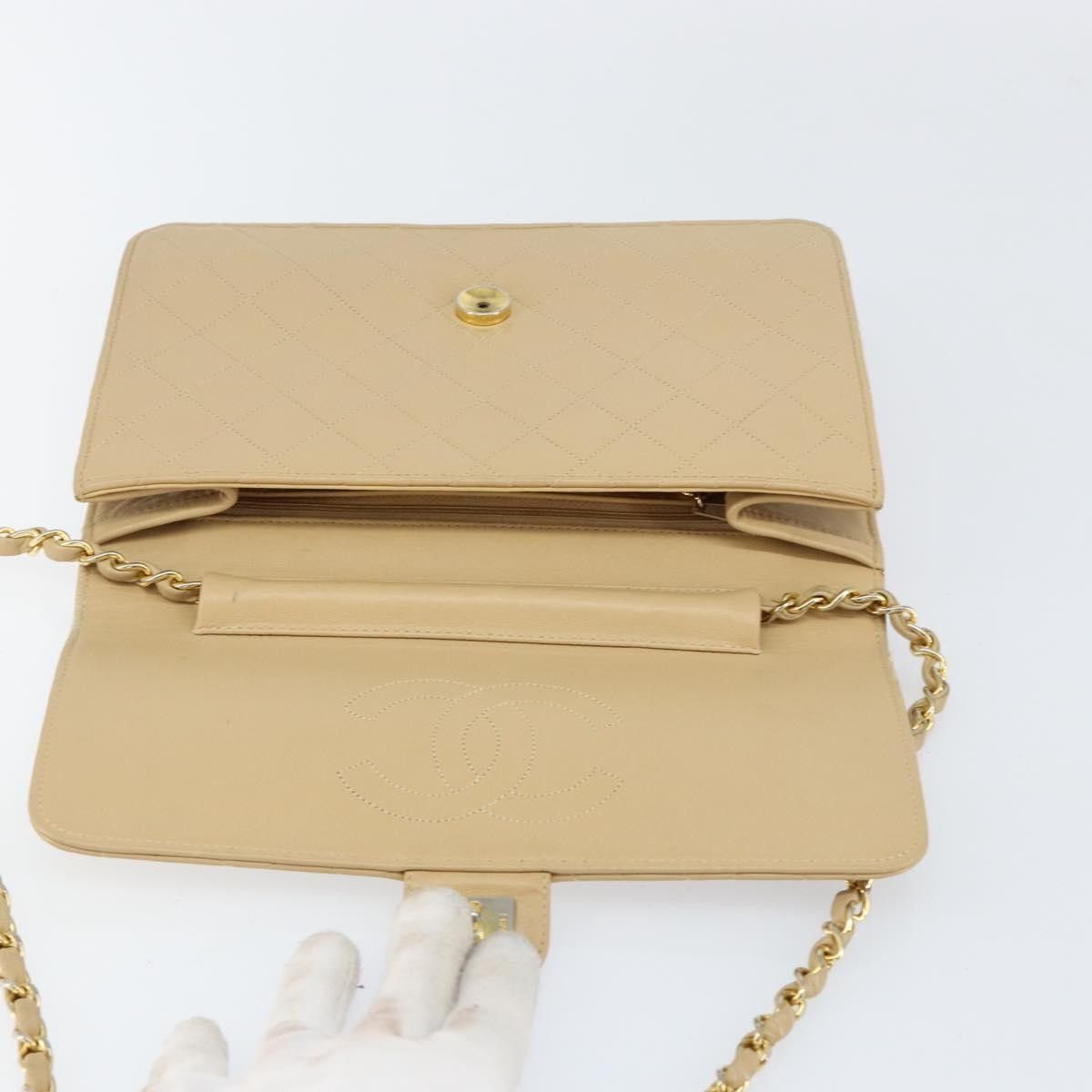 Chanel Chanel Vintage Clutch with Chain Quilted Leather Size ONE SIZE - 17 Thumbnail