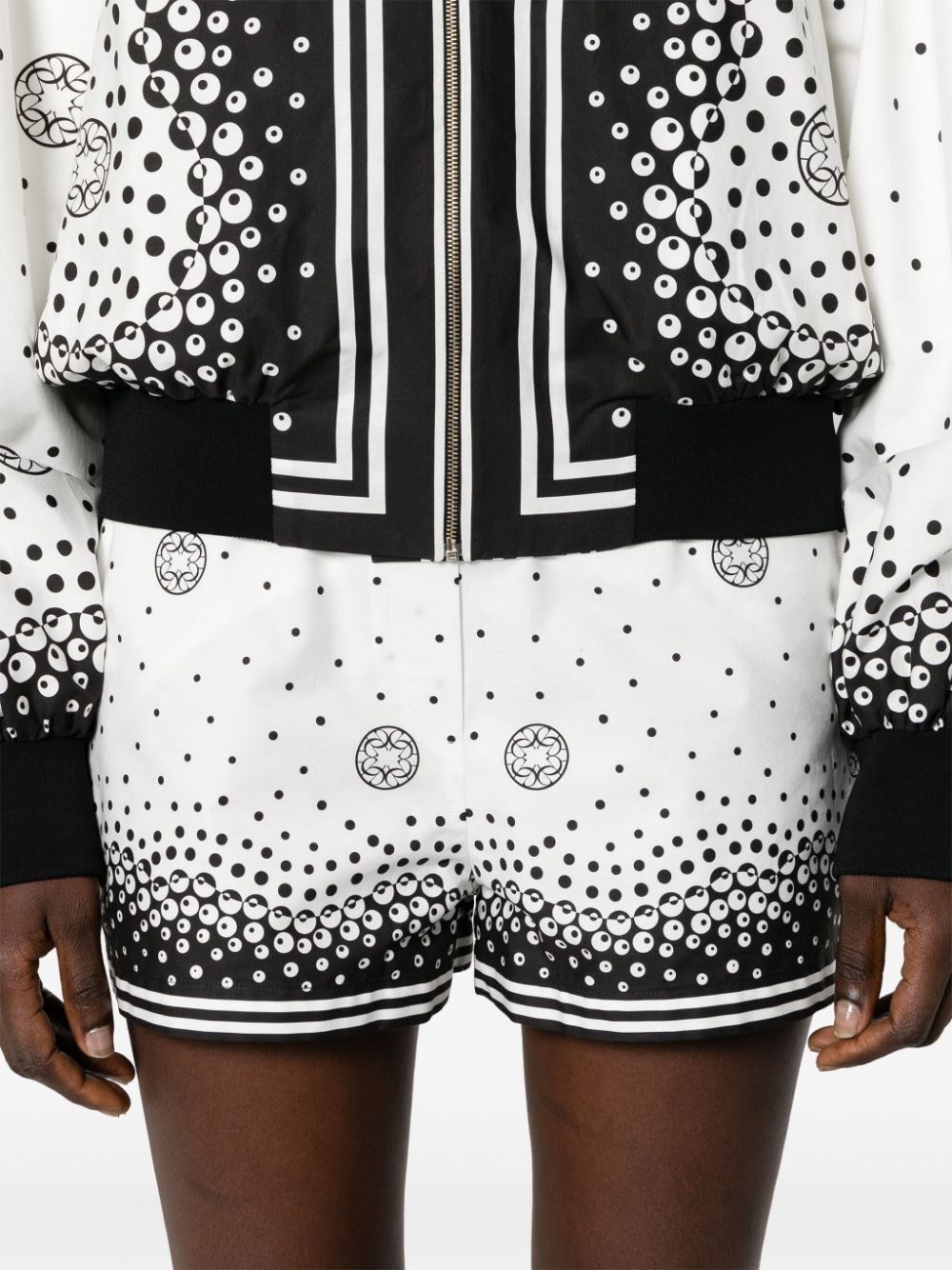Elie Saab Printed Shorts Size 28" / US 6 / IT 42 - 4 Thumbnail