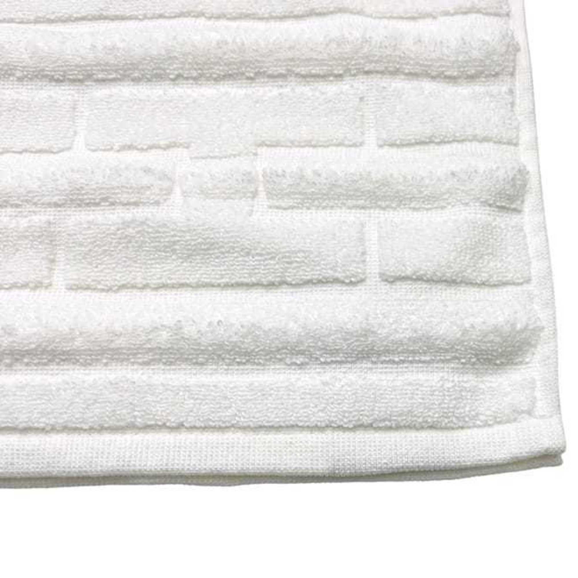 Hermes Hermes Hermès towel set (ec-24541) in pink and white. 102192M-02 101300M-16. Unused. 100% cotton. Also suitable for children's H white face towels. Suitable girls boys. Size ONE SIZE - 7 Thumbnail