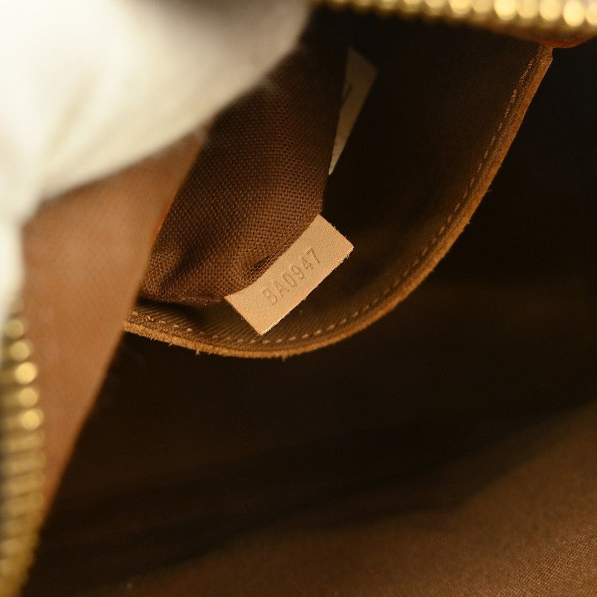 Louis Vuitton Louis Vuitton Alma Handbag Monogram Canvas Size ONE SIZE - 5 Thumbnail