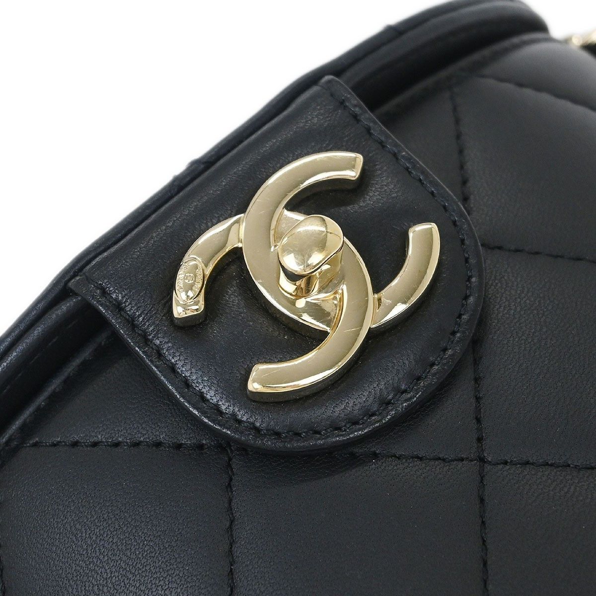 Chanel Chanel Resin Elegant Chain Tubular Vanity Case Quilted Lambskin Size ONE SIZE - 8 Thumbnail