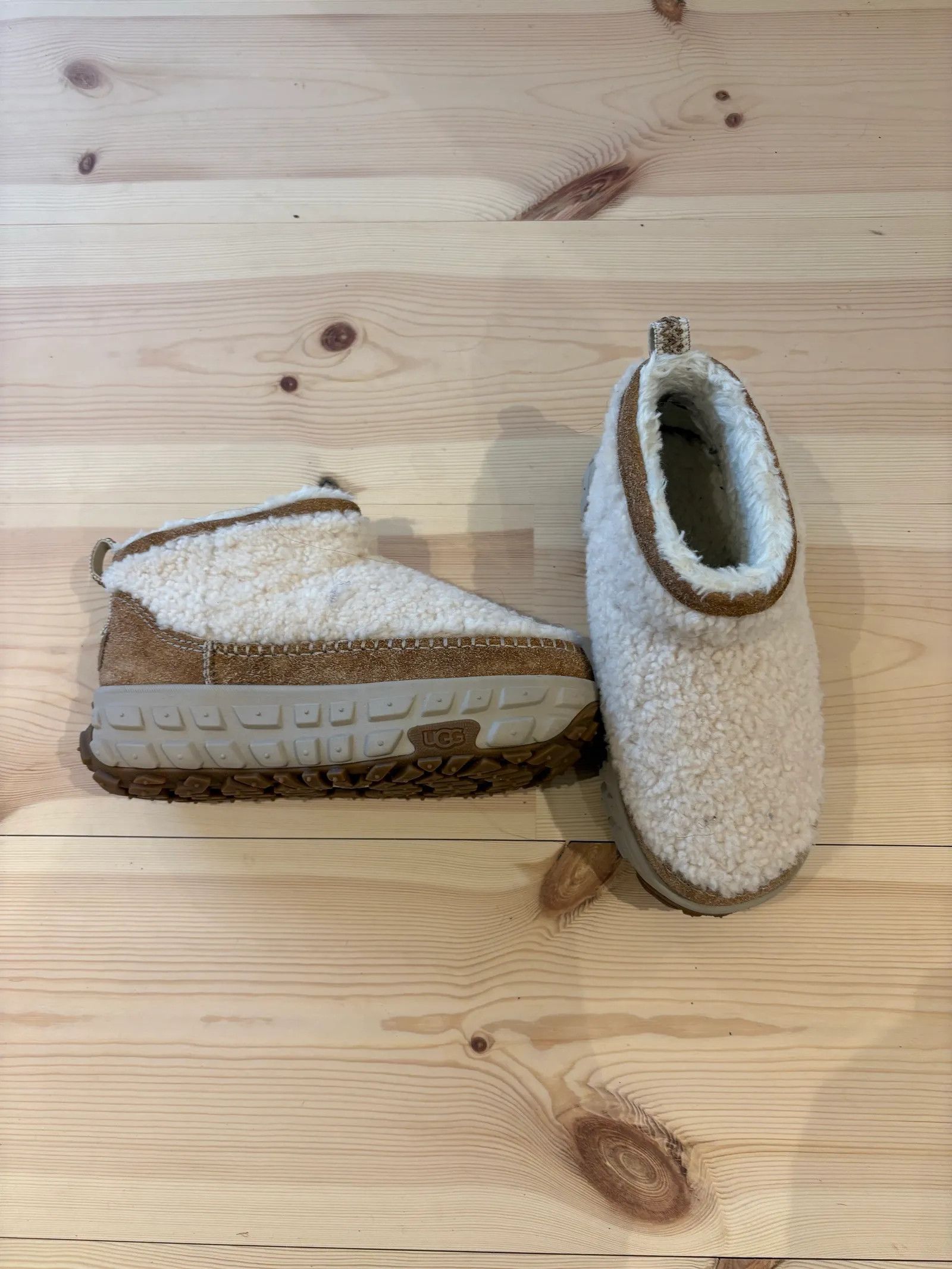 Ugg Ugg U Venture Daze Winter Boots Size US 10 / IT 40 - 2 Thumbnail