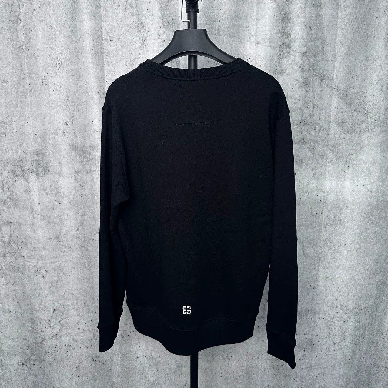 Givenchy givenchy embroidered crew neck sweatshirt Large Size US L / EU 52-54 / 3 - 2 Thumbnail