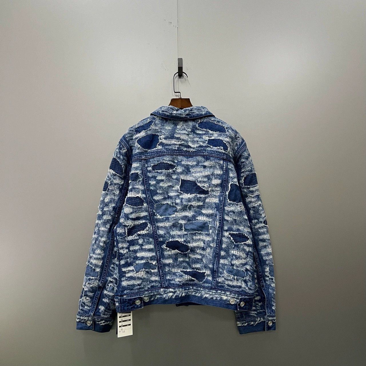 Givenchy givenchy distressed denim jacket size m Size US M / EU 48-50 / 2 - 2 Thumbnail