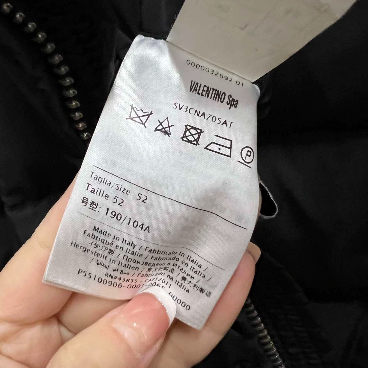 Valentino valentino black red logo down jacket Size US L / EU 52-54 / 3 - 4 Thumbnail