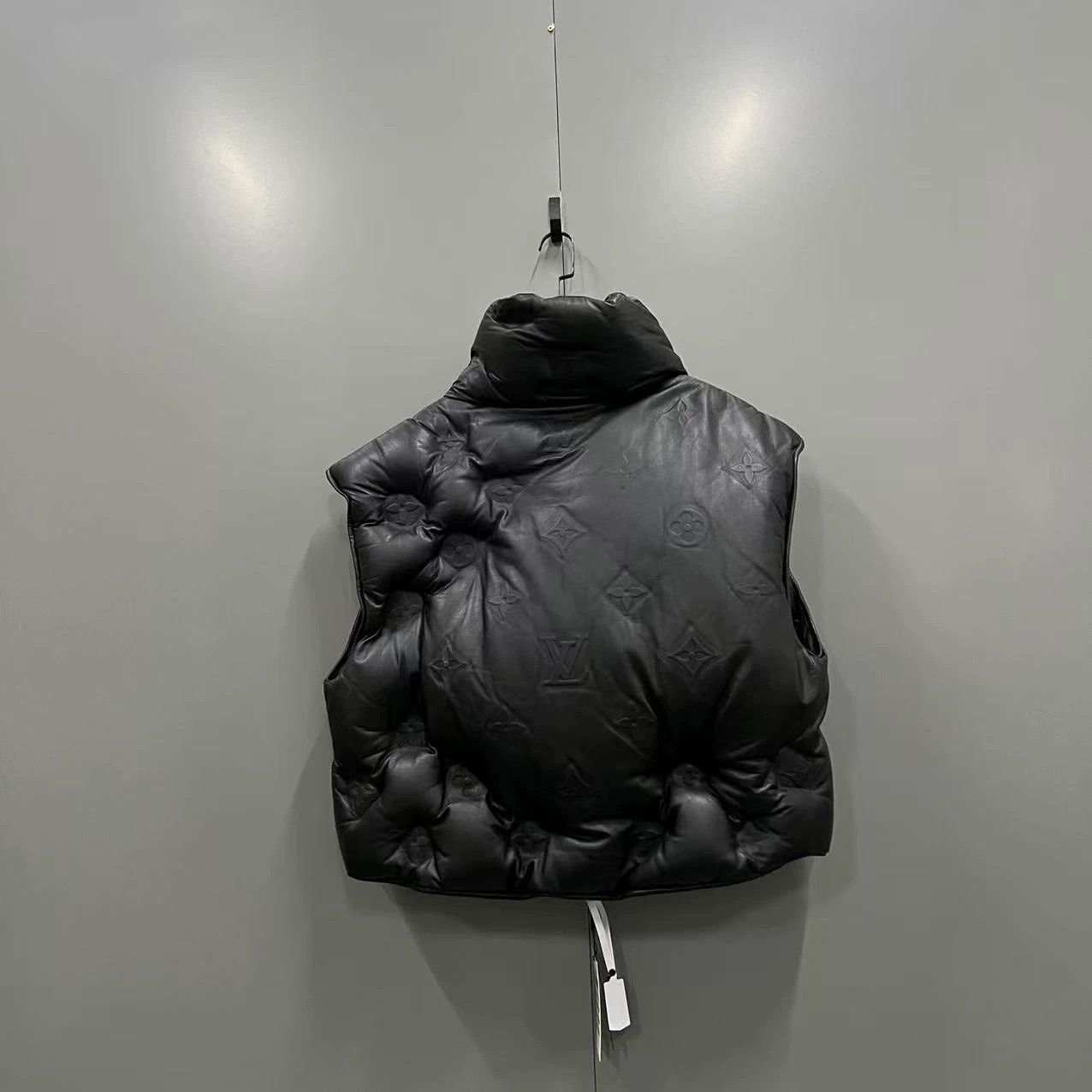 Louis Vuitton louis vuitton black quilted down vest Size US S / EU 44-46 / 1 - 2 Thumbnail
