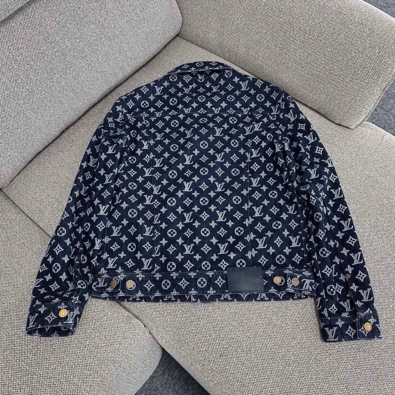 Louis Vuitton louis vuitton monogram button-up denim jacket Size US L / EU 52-54 / 3 - 2 Thumbnail