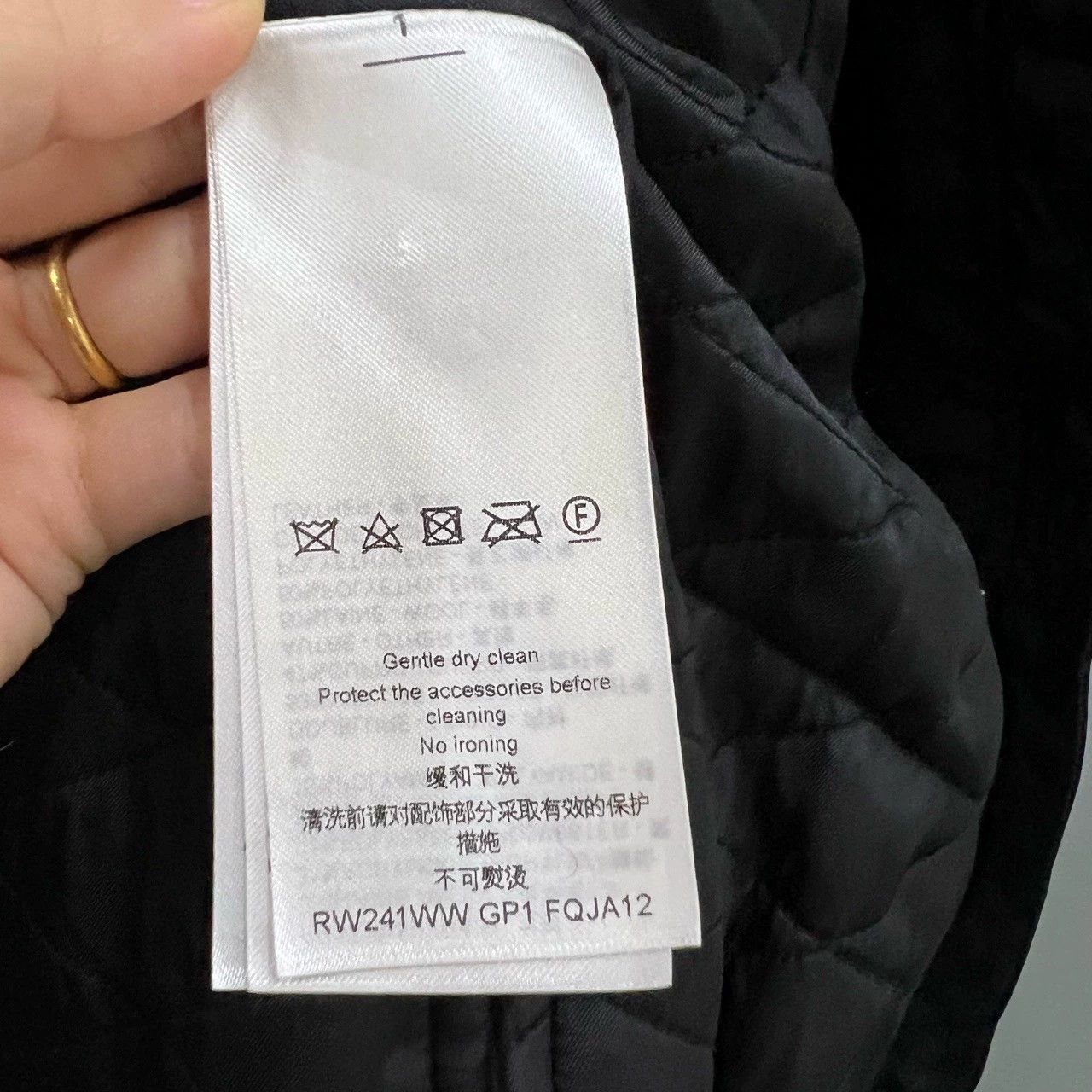 Louis Vuitton louis vuitton monogram logo jacket size 40 Size US M / EU 48-50 / 2 - 3 Thumbnail
