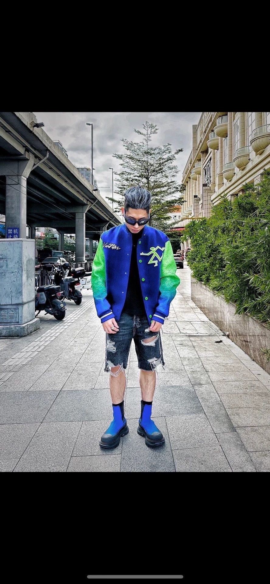 Louis Vuitton louis vuitton blue green gradient baseball jacket Size US L / EU 52-54 / 3 - 7 Thumbnail