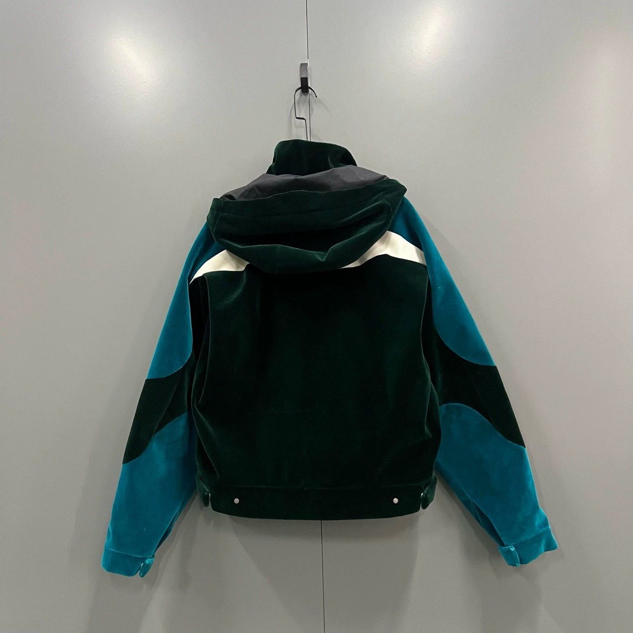 Louis Vuitton louis vuitton color-blocked velvet logo jacket Size US L / EU 52-54 / 3 - 2 Thumbnail