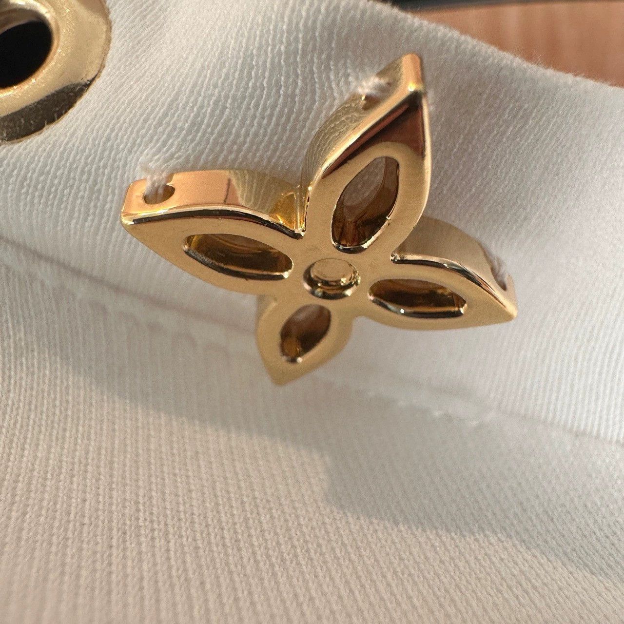 Louis Vuitton Louis Vuitton Short Sleeve White Logo Top Size M / US 6-8 / IT 42-44 - 3 Thumbnail